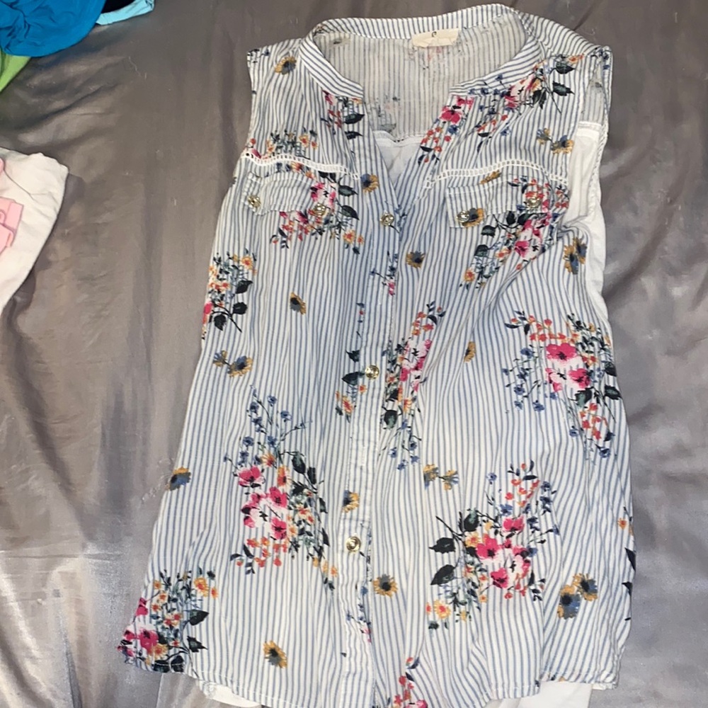 womens flowered shirt with buttons